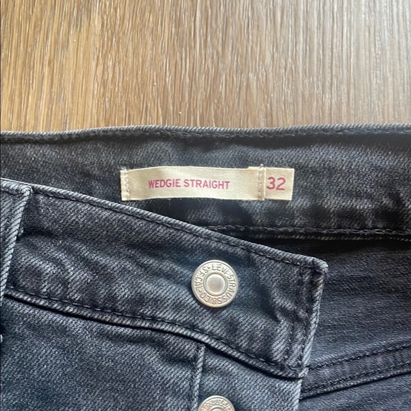 Levi's Black Wedgie Straight Leg Jeans with Knee Rip - Picture 3 of 7